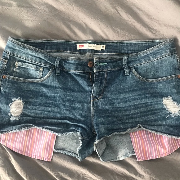 Levi’s denim short size (15) - Picture 2 of 3